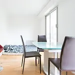 Charming Apartment Near The Champ De Mars
