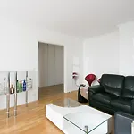 Charming Apartment Near The Champ De Mars