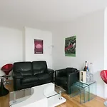 Charming Apartment Near The Champ De Mars